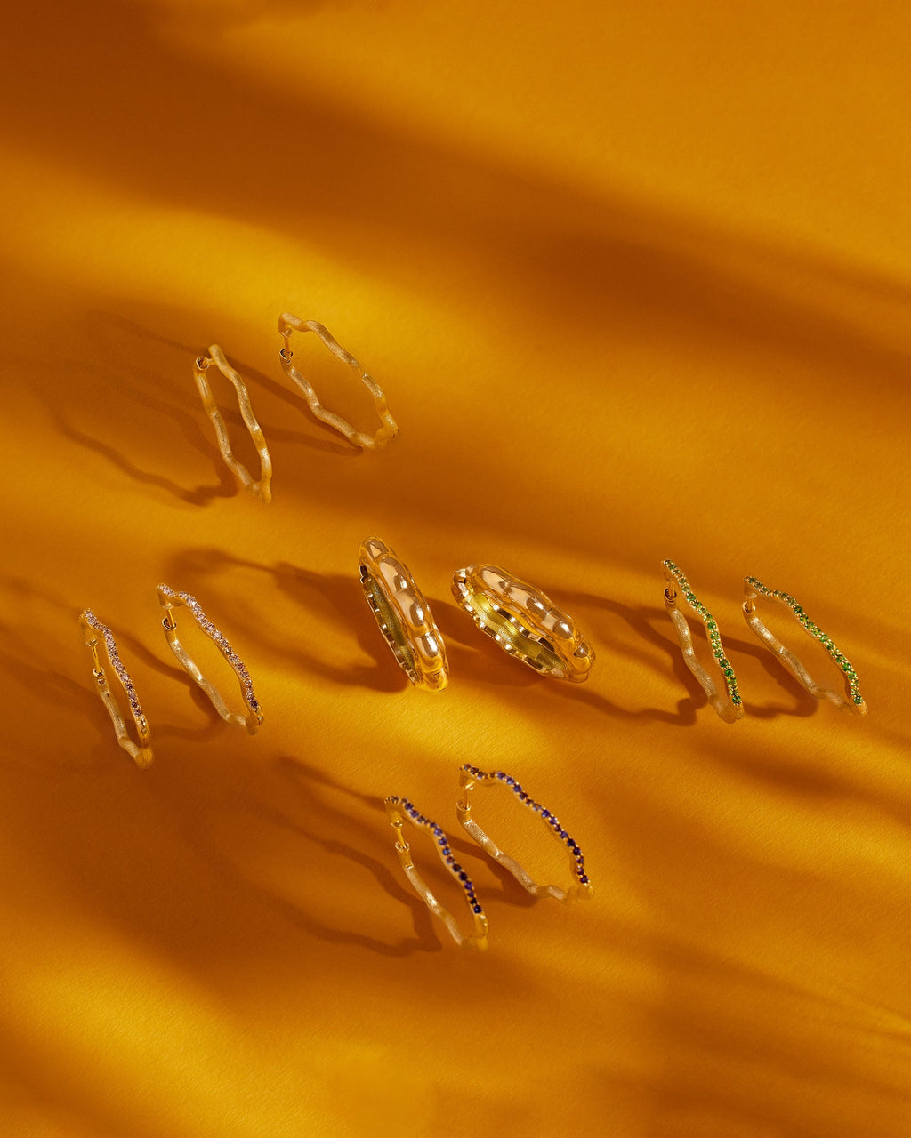 Diamond & 18k Gold So Wavy Hoop Earrings
