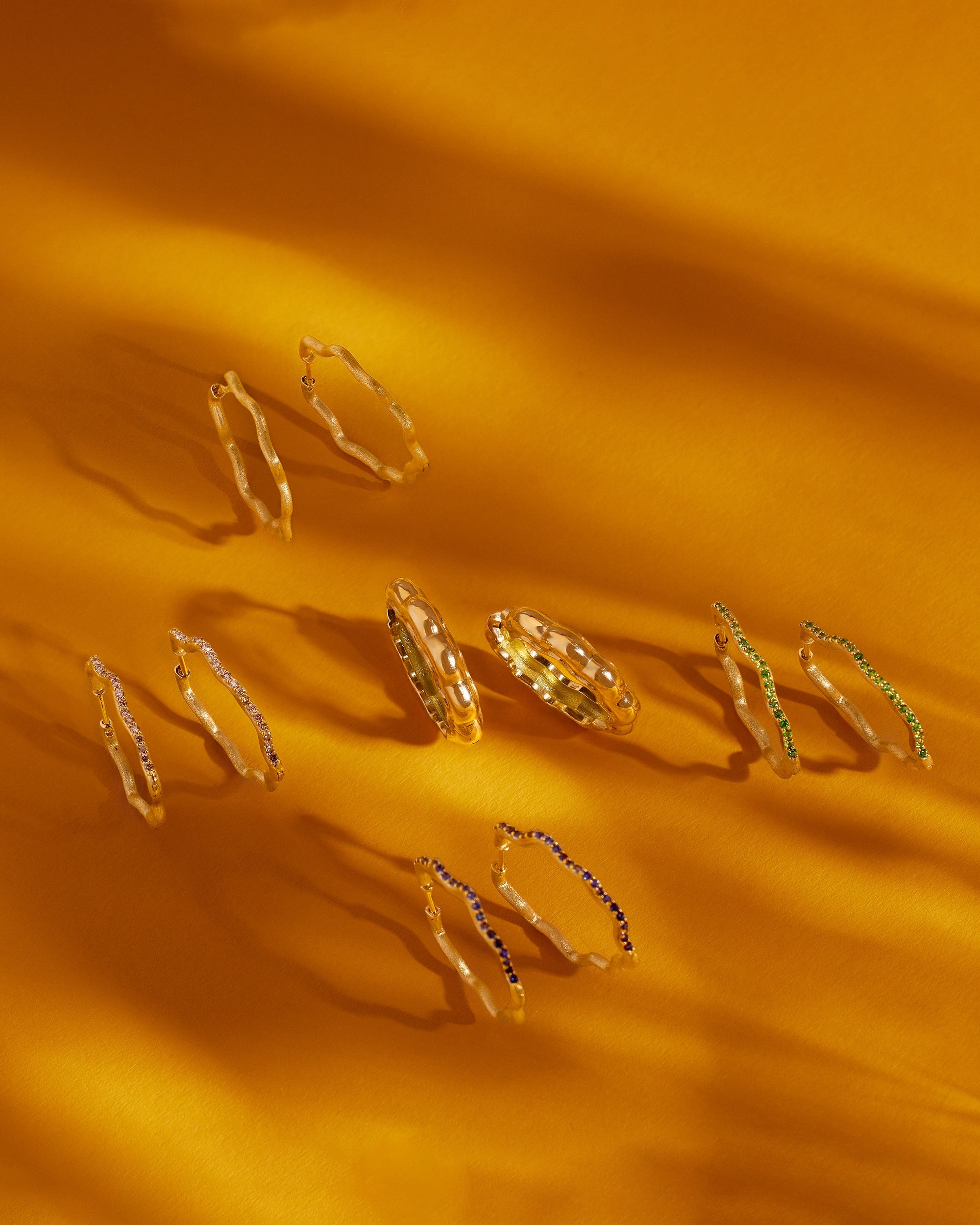Diamond & 18k Gold So Wavy Hoop Earrings