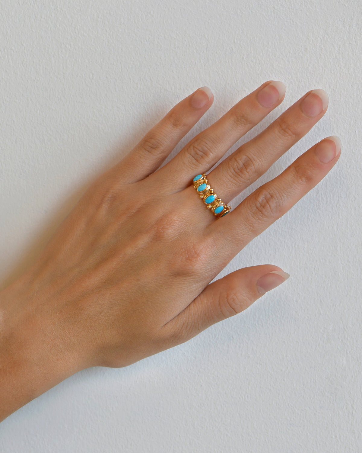 Turquoise Méditerranée Oval Arch Eternity Ring