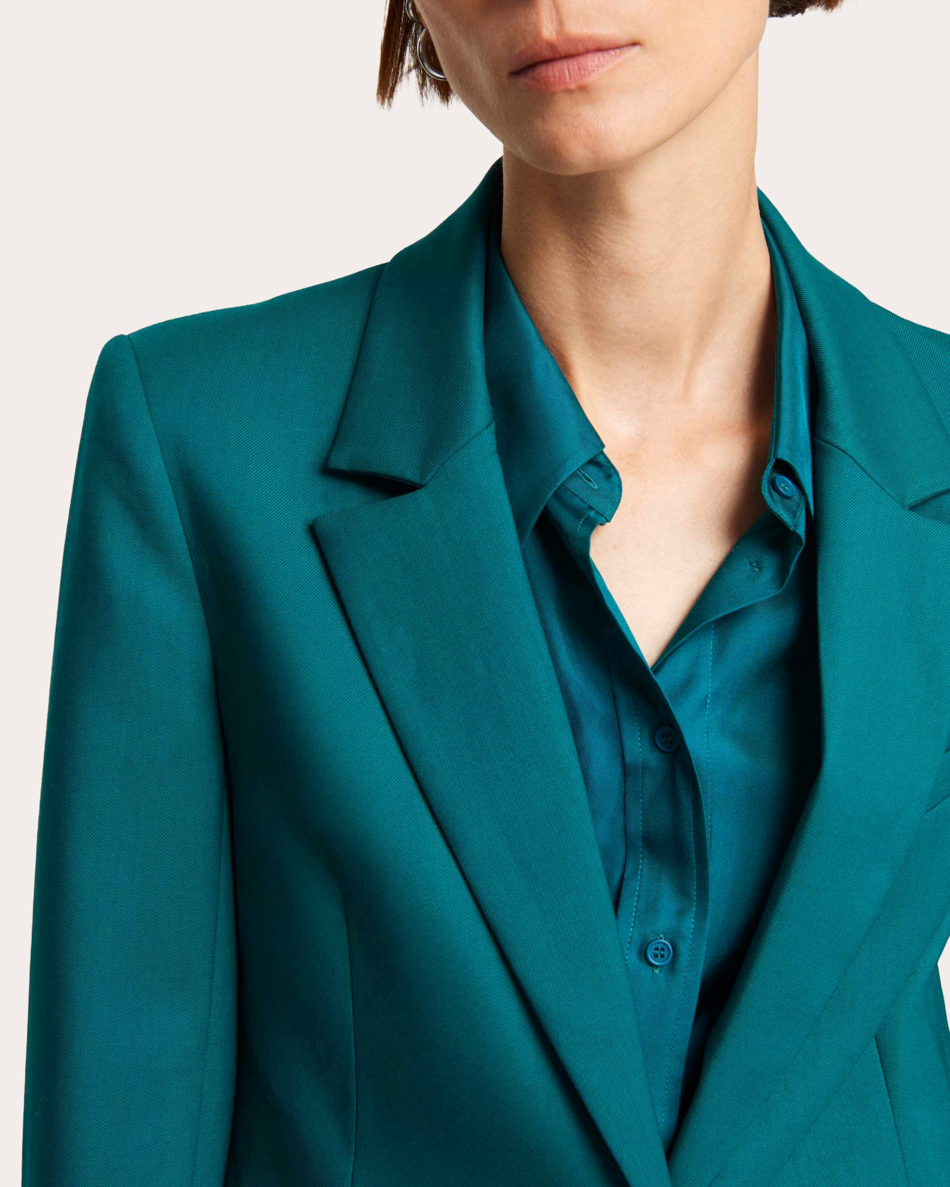 Seasonless Wool Fitted Notch Lapel Blazer