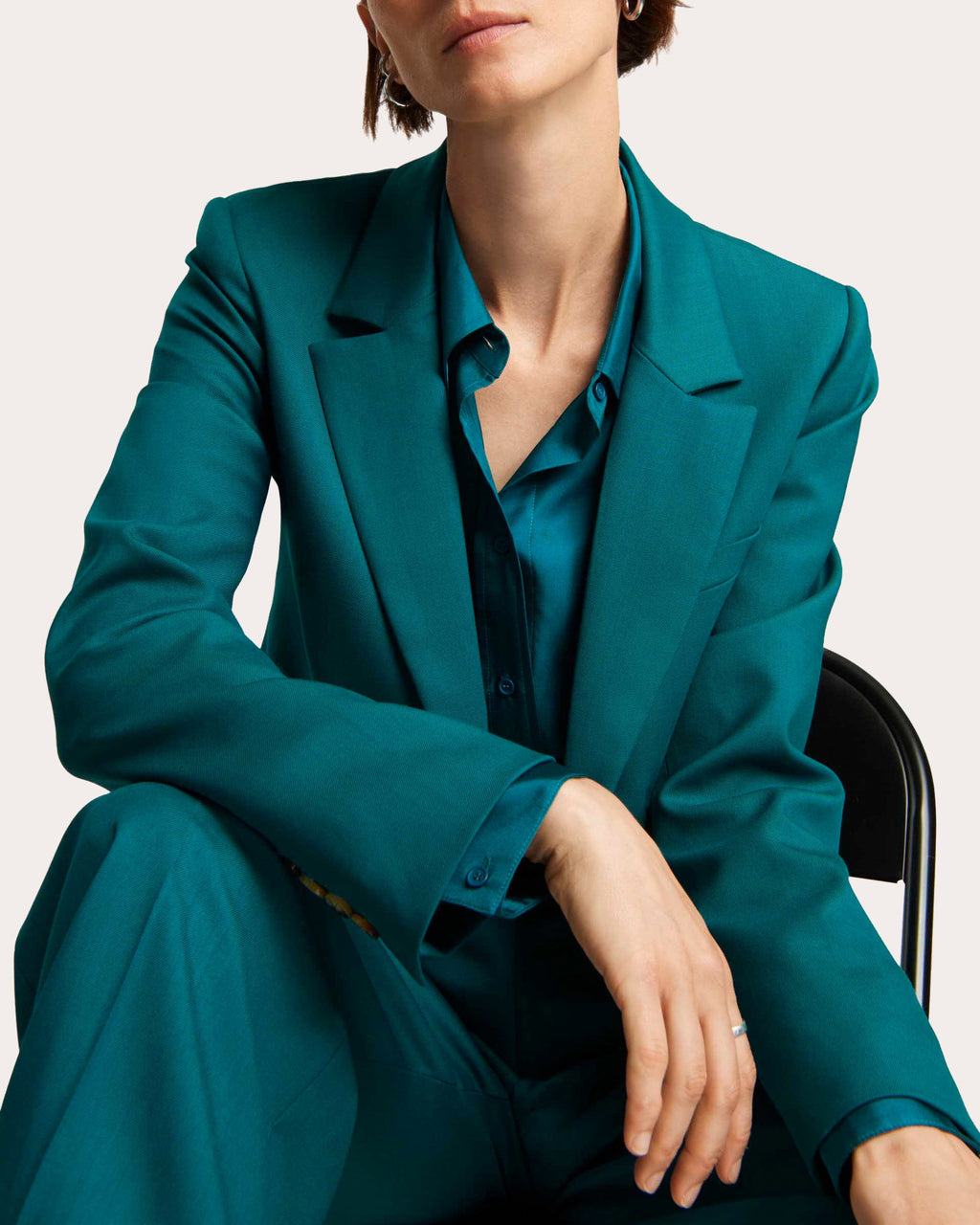 Seasonless Wool Fitted Notch Lapel Blazer