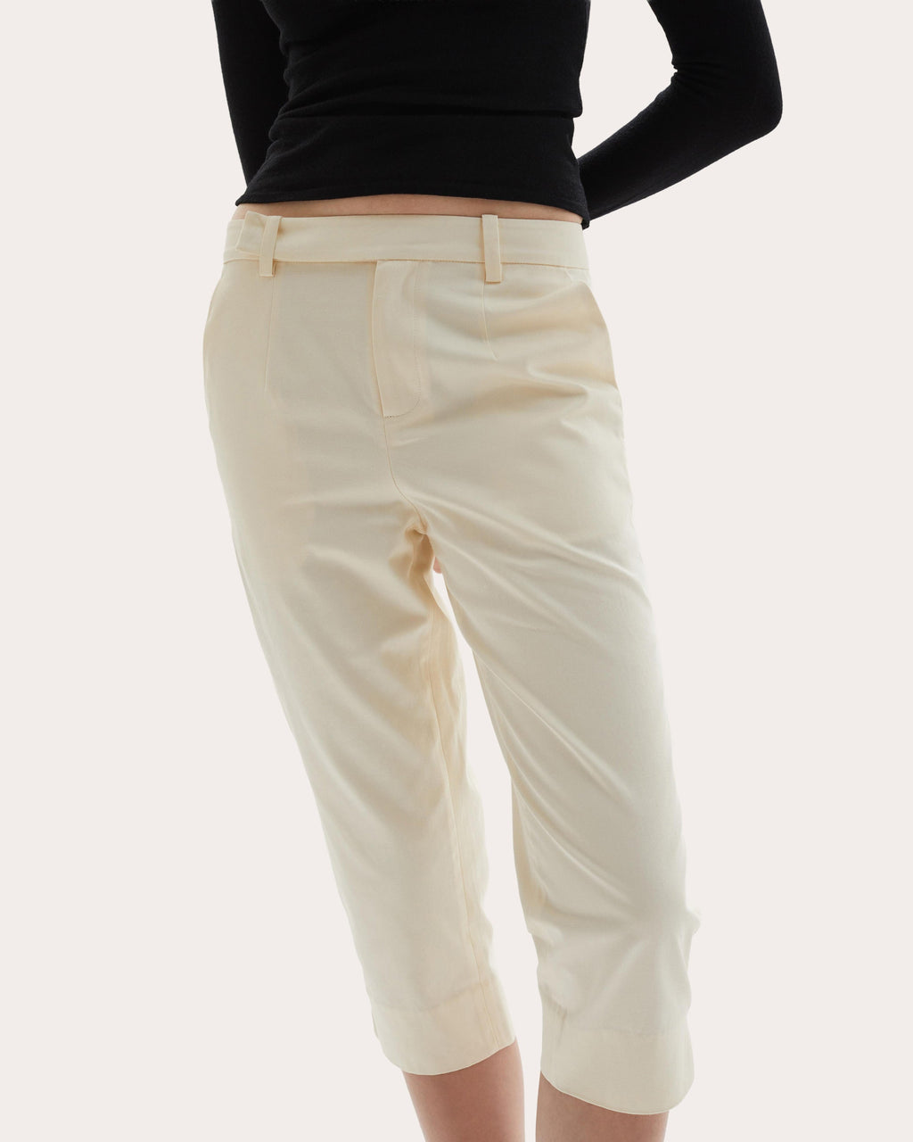 Sara Cotton Mid-Rise Capri Pants