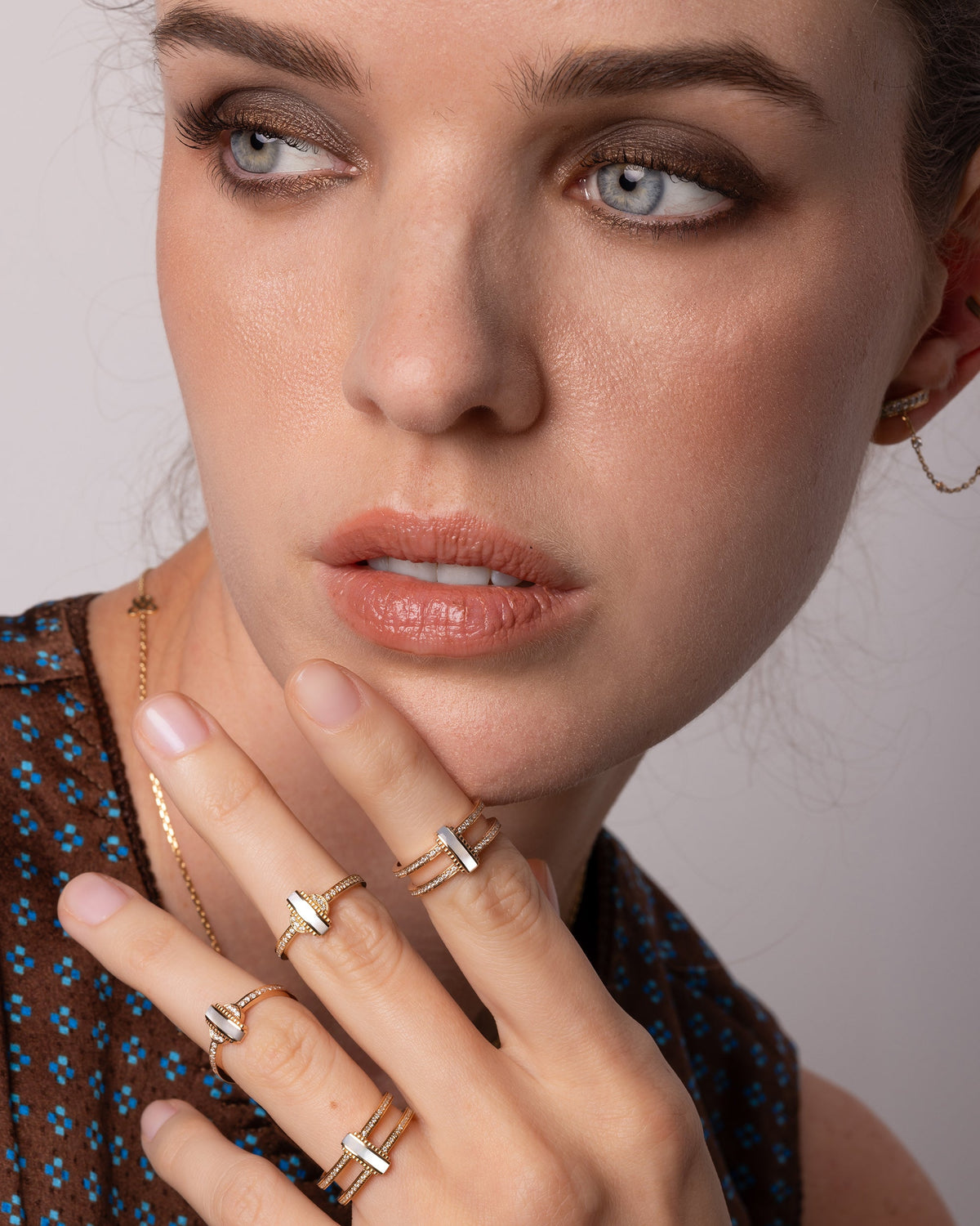 Mother of Pearl Vitamin Pink Double Elements Ring