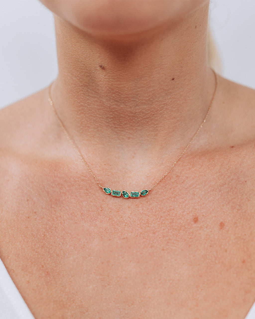 Emerald Mélia Linea Bar Necklace