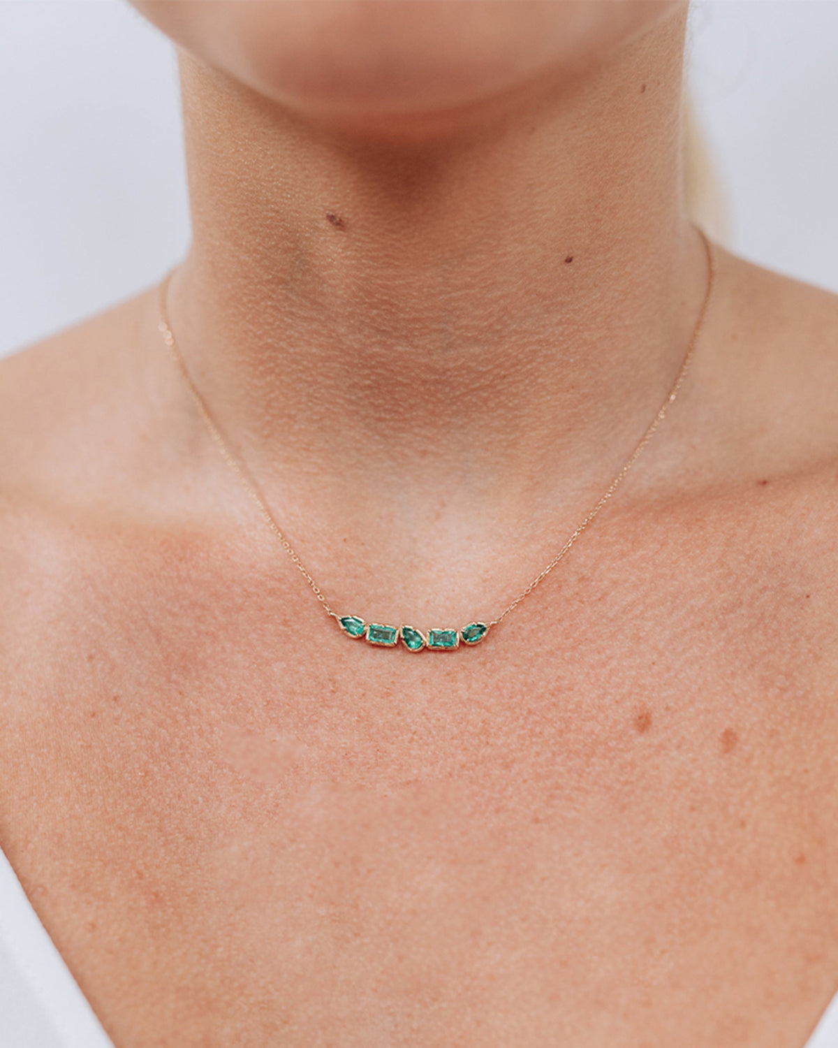 Emerald Mélia Linea Bar Necklace