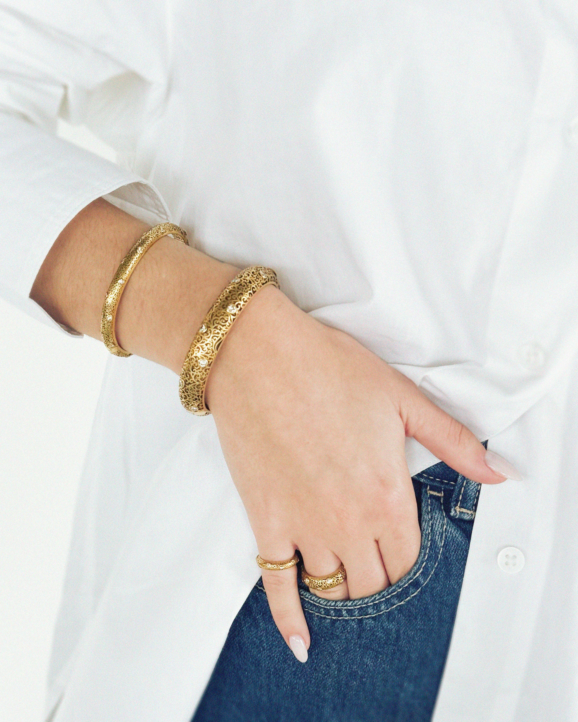 Jali 18K Gold Diamond Bangle