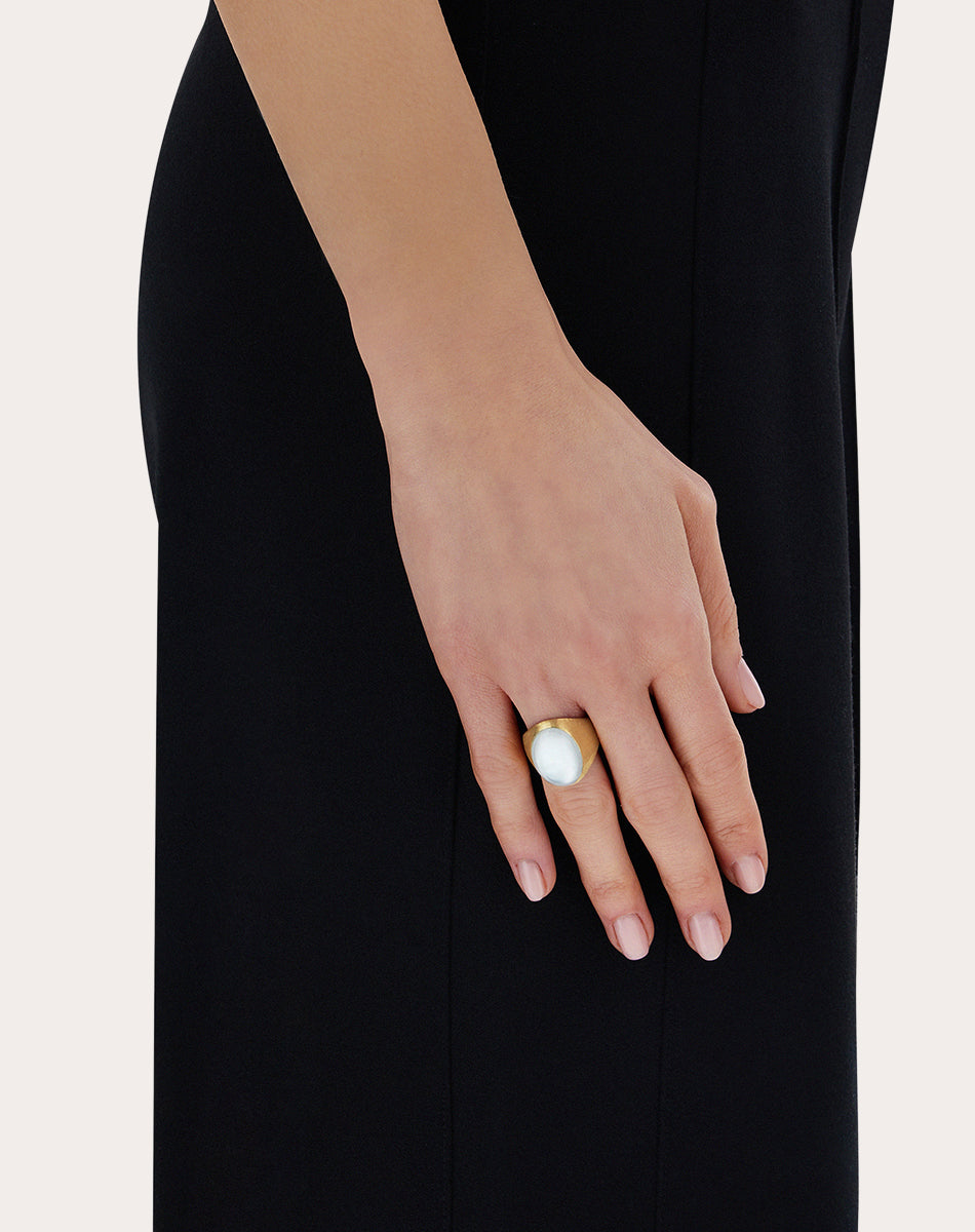 Mother of Pearl & 18k Gold Muse Dolce Vita Chevalier Ring