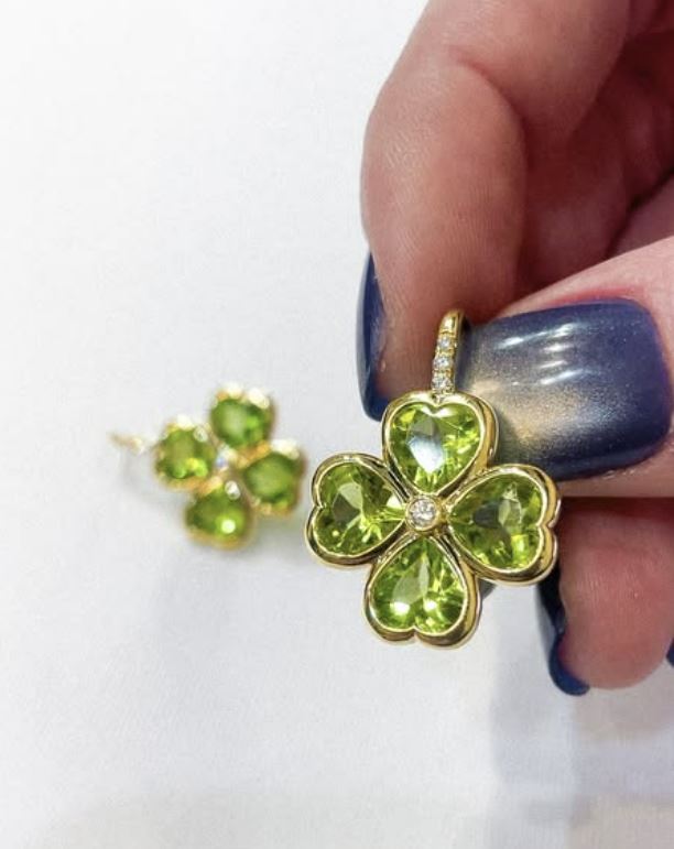 G-One Clover 18K Gold Peridot and Diamond Earrings