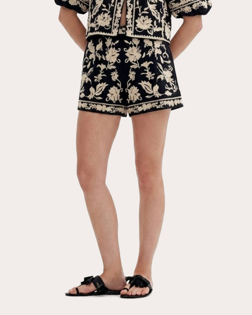 Centura Embroidered Floral Shorts