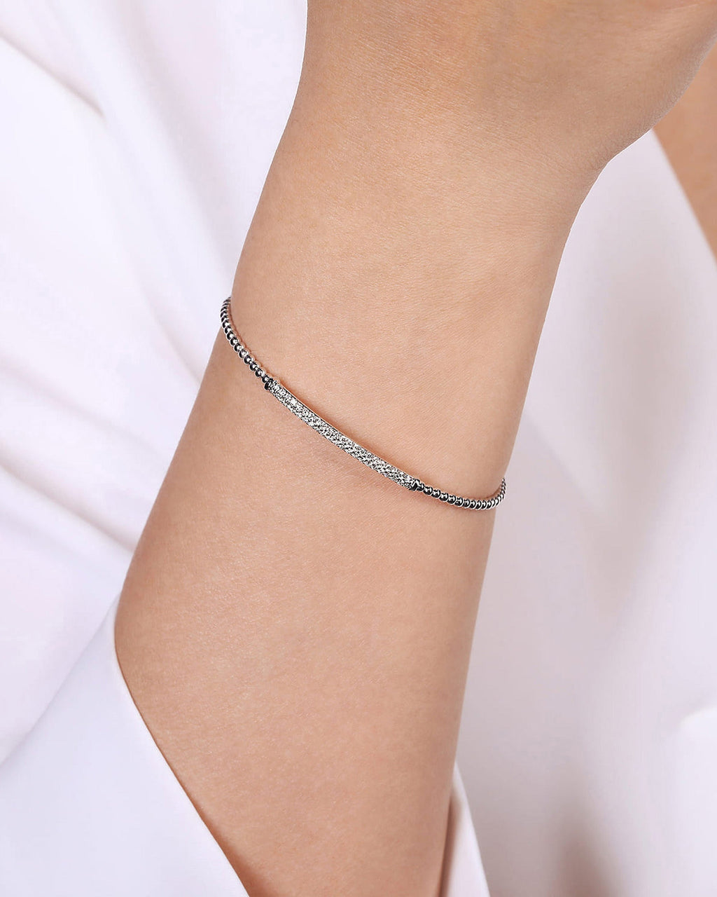 Diamond & 14k White Gold Bujukan Bar Cuff