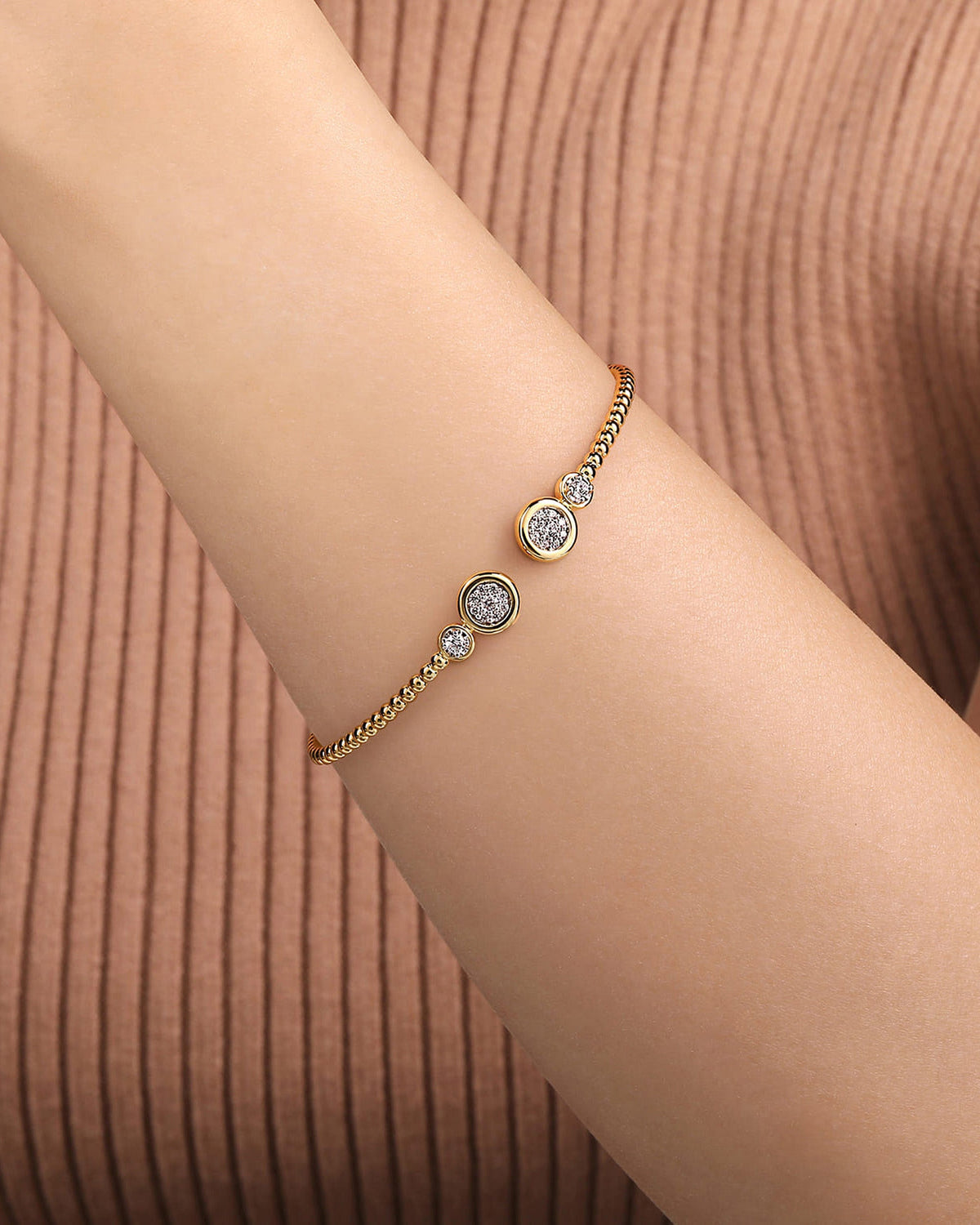 Diamond & 14k Gold Diamond Bujukan Circle Cuff