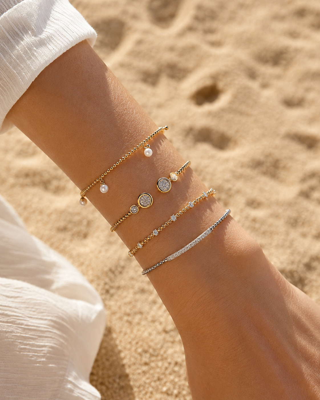 Diamond & 14k Gold Diamond Bujukan Circle Cuff