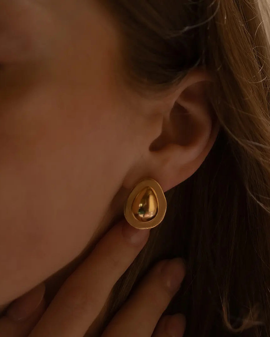 Gala Egg Small Stud Earrings