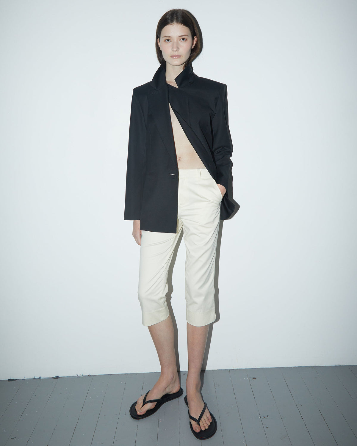 Sara Cotton Mid-Rise Capri Pants