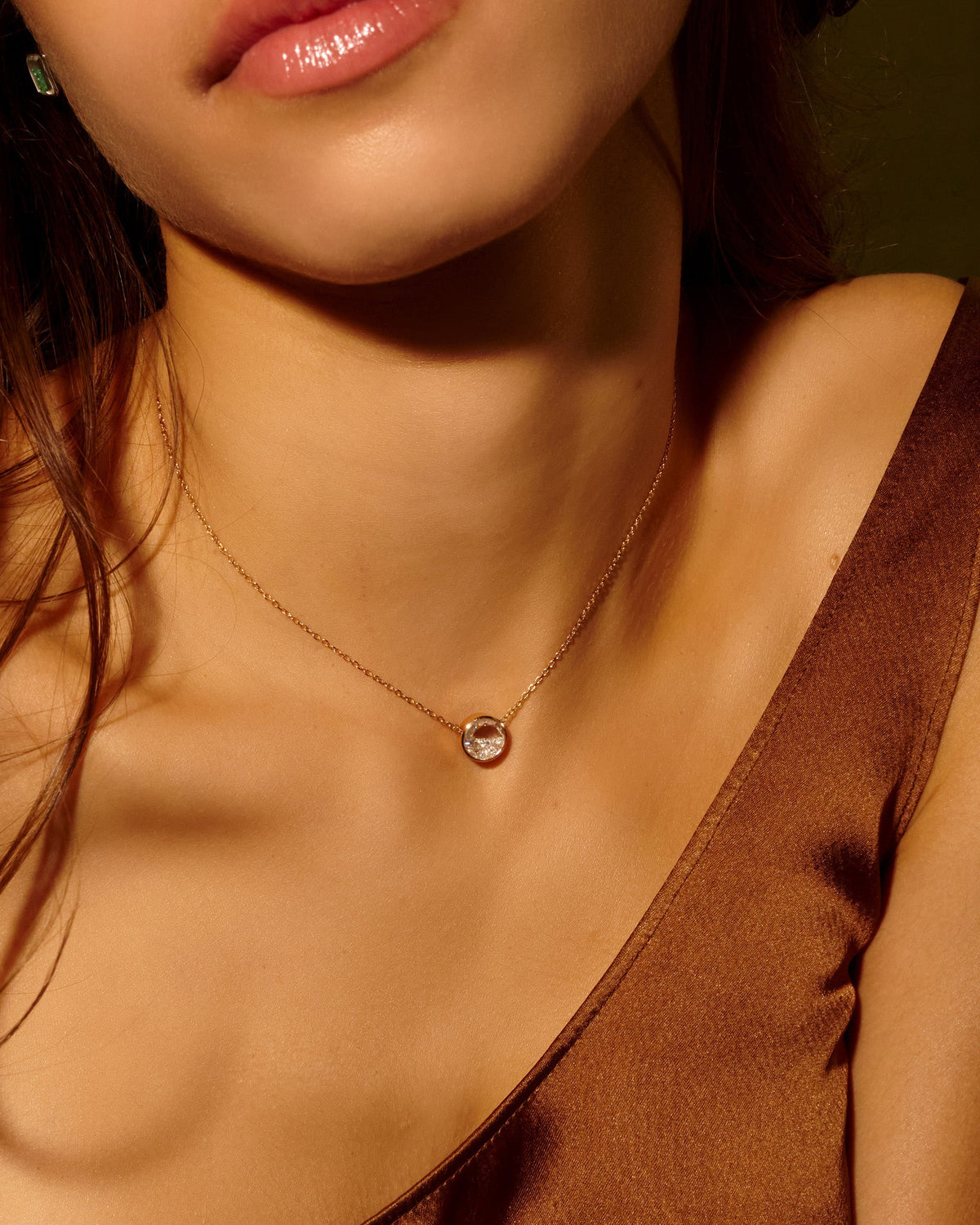 Diamond Naipe Circle Pendant Necklace