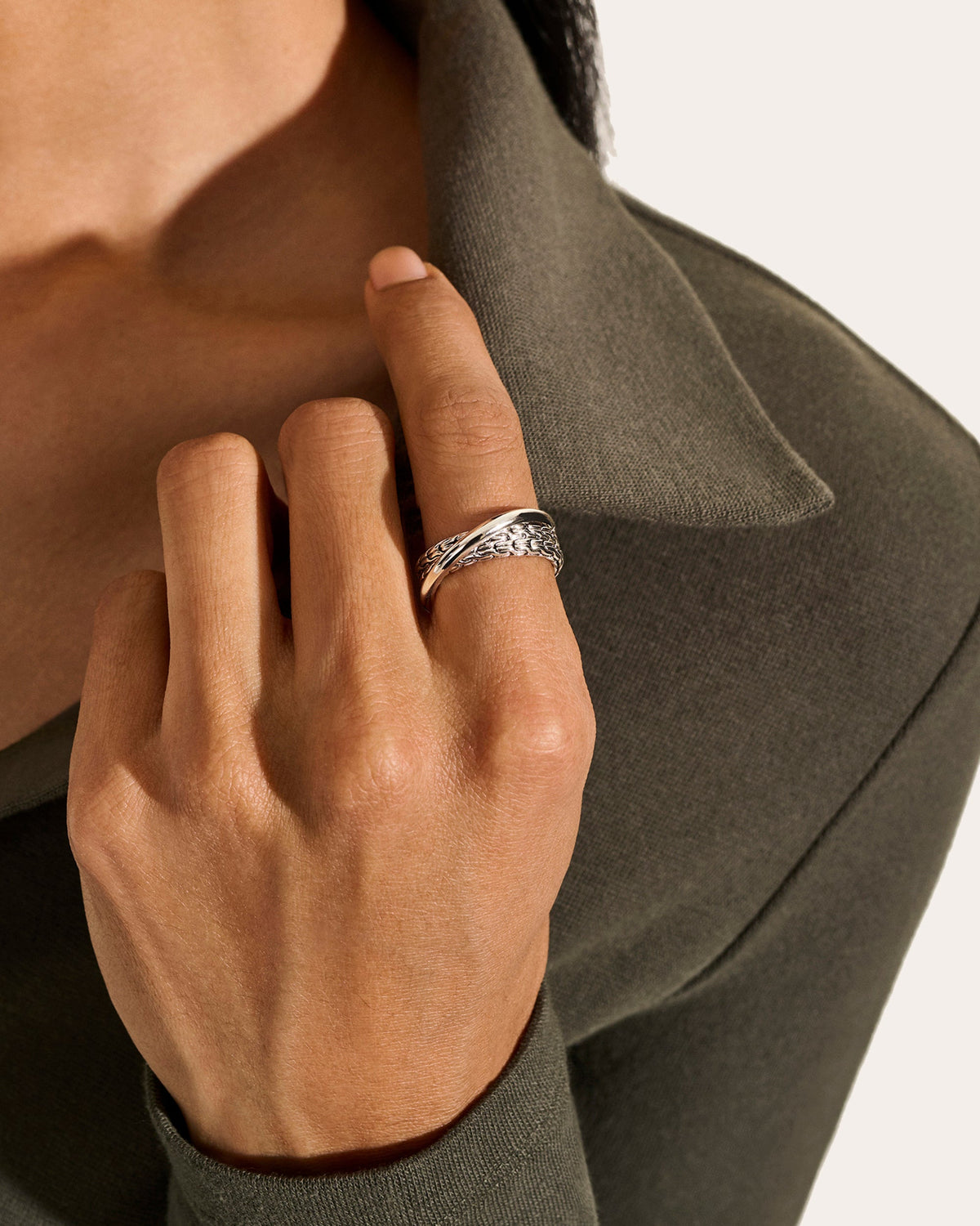 JH Essential Crossover Ring