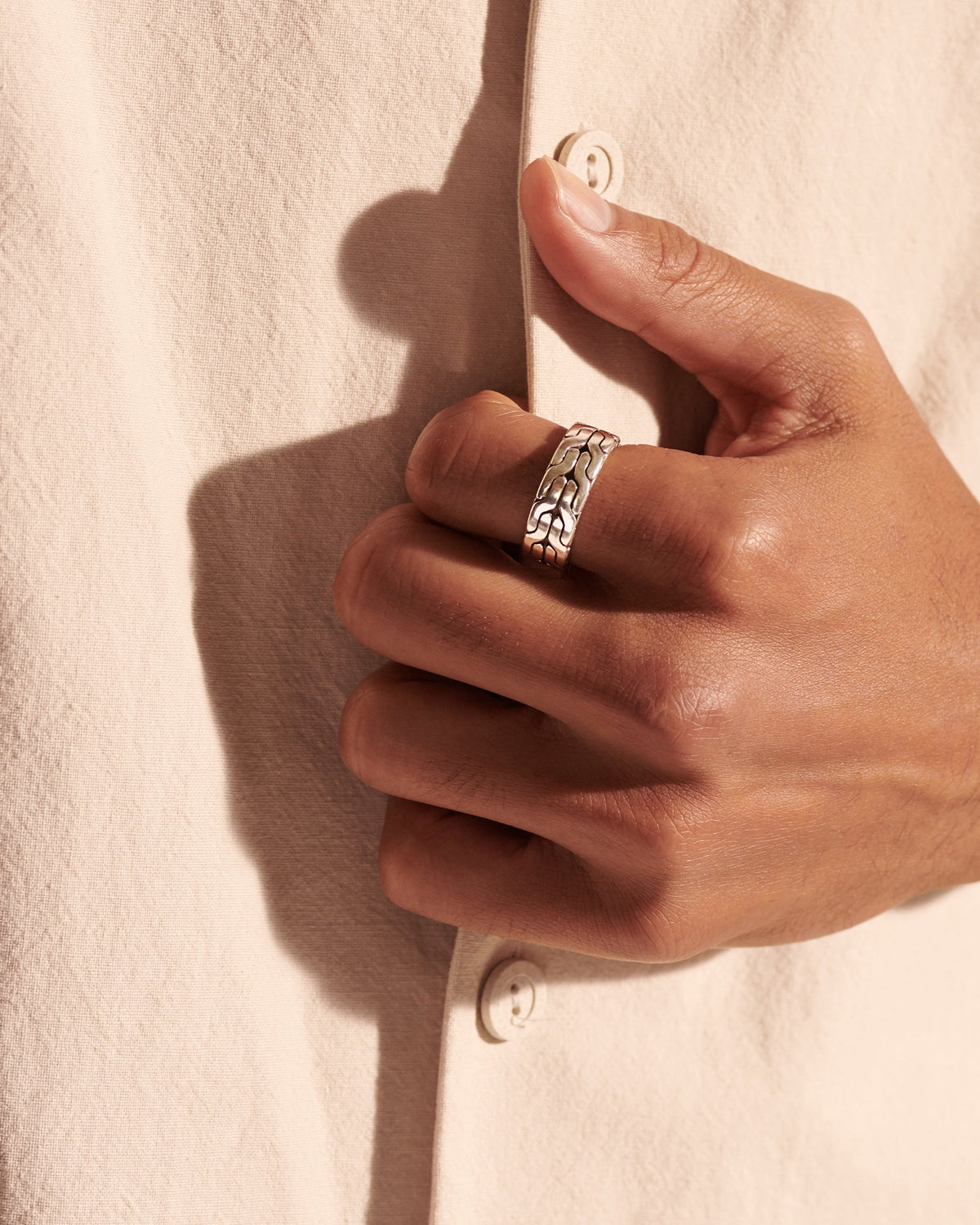 Carved Chain Band Ring