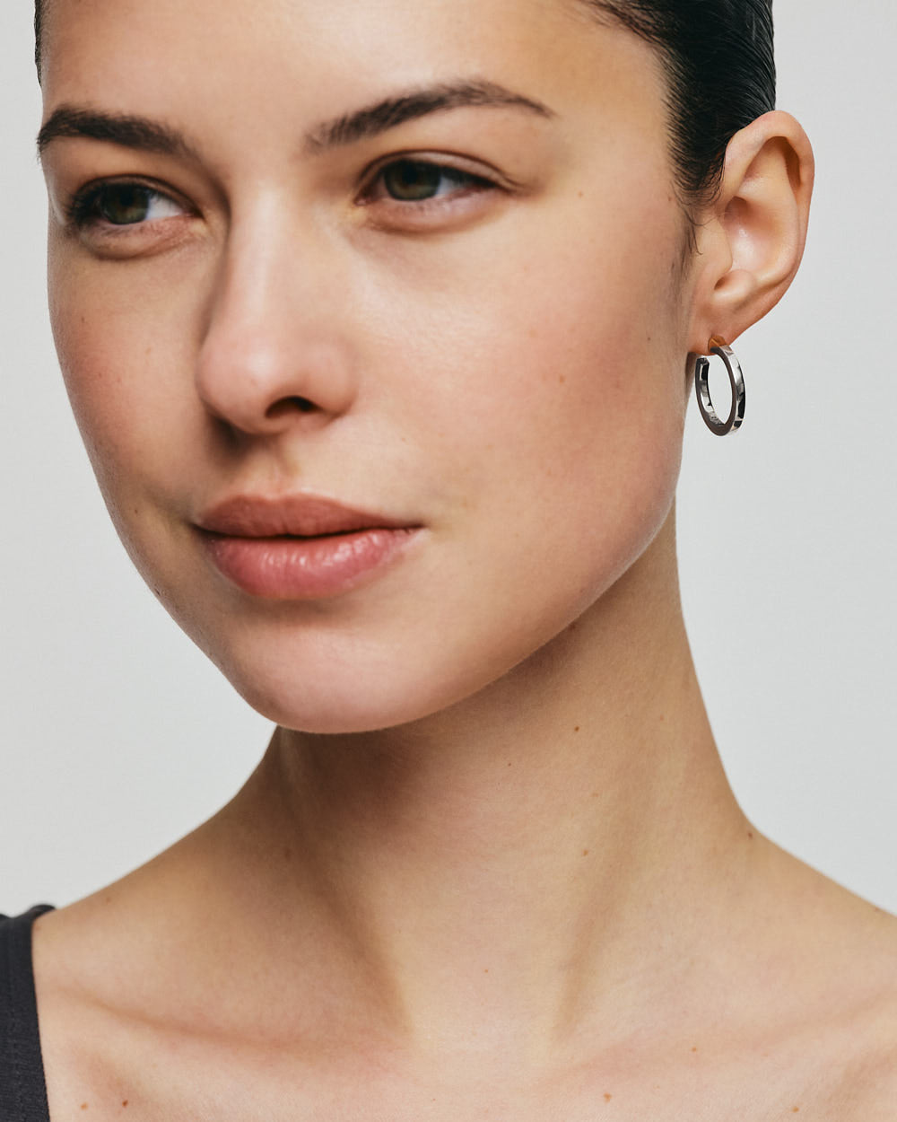 18k Gold Round Match Hoop Earrings
